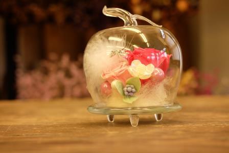 空間を華やかに　プリザーブドフラワー「ガラスドーム」お任せ