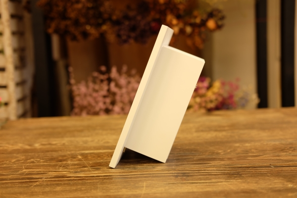 空間を華やかに　プリザーブドフラワー「フレーム（M）」フレーム：茶　お任せ