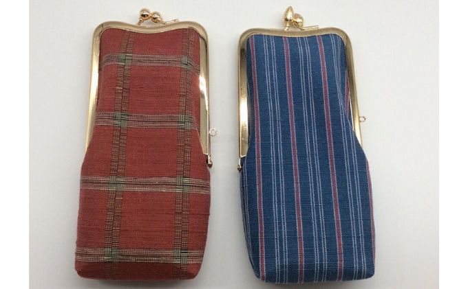 上田紬の眼鏡ケース（がま口タイプ）「赤・格子柄」