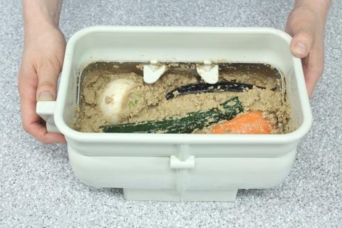 ぬか漬け器「ぬか楽アルファ」と熟成ぬか床＋補充ぬかのセット