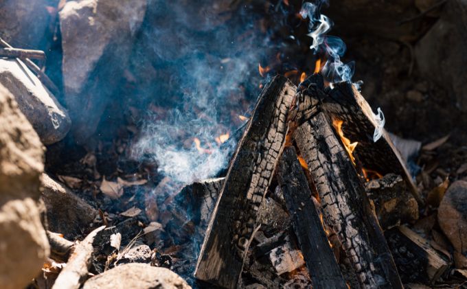 小諸の薪(カラマツ)約12kg　～環境に優しい間伐材使用～