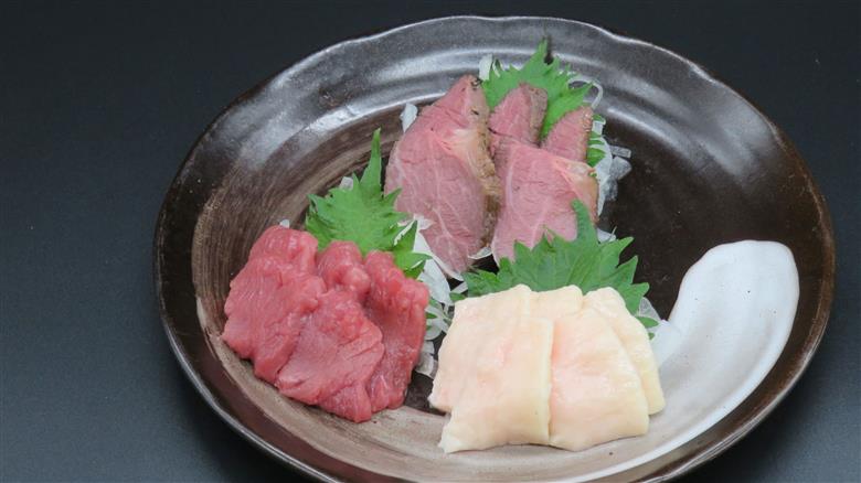 ＜信州伊那谷の食文化＞馬刺し盛り合わせセット | 馬刺し 赤身 ロース タレ付き 鮮馬刺し 馬刺し 馬刺 長野 信州 馬肉 お肉 刺身 冷凍 真空パック 小分け 送料 無料 伊那 信州【020-13】