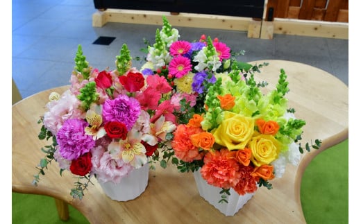 フラワーアレンジの定期便（ギフトにも）花産地伊那から全国へ　3ヶ月｜フラワーアレンジ 伊那 花 ギフト プレゼント はな 華やか 四季 信州 ふるさと納税【060-09】