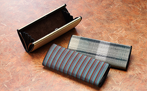 「伝統的工芸品」伊那紬（メガネケース）