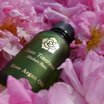 ローズ・アルガンオイル(アルガンオイルに甘く優雅に香る薔薇の香りを添えて)