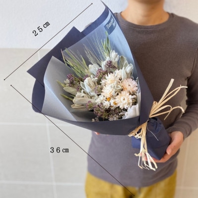 信州 八ヶ岳の麓から贈るドライフラワースワッグ M(ホワイト＆ブルー)