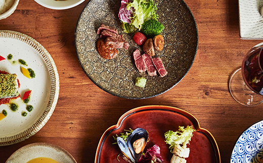 3万冊の蔵書ラウンジで大人の寛ぎを愉しむ渓谷の一軒宿「蓼科 親湯温泉」で使える宿泊券30,000円分