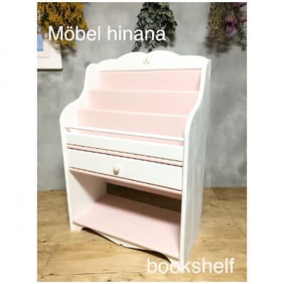 メーベルヒナナ　木製　ブックシェルフ　絵本棚 ピンク