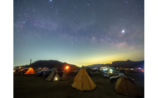 荒船パノラマキャンプフィールド(APC)　バイク１台１泊キャンプ場利用券（薪１束orクラフトビール２本付プラン）