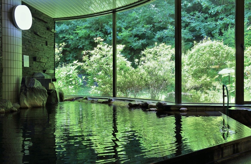 春日温泉もちづき荘　ご宿泊券1泊2食　「蓼科牛すき焼きプラン」地酒1合付　【２名様用】【春日温泉　もちづき荘　自慢の源泉かけ流し　滝風呂　岩風呂　地元の食材を使用した夕食　夕食時のドリンクサービス（地酒も可） 長野県 佐久市 】