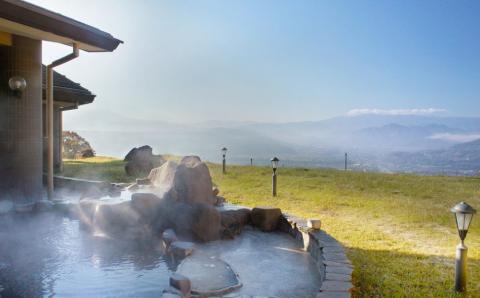 絶景を臨む温泉「湯楽里館」の施設利用券12,000円分