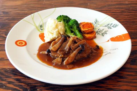 ヴィラデストカフェ ハンバーグとソーセージのセット