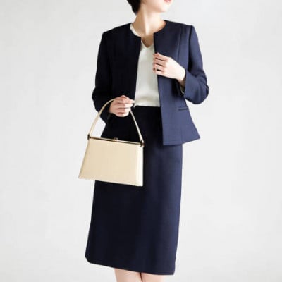 【濱野皮革工藝のフォーマルバッグ】コキーユ(アイボリー×シルバー)