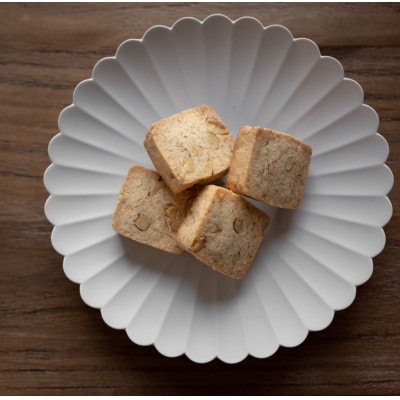 自家焙煎スペシャルティコーヒー中浅煎りブレンド(豆のまま)と胡桃焼き菓子のセット