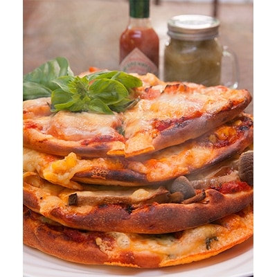 《ゴーダ＆マリボーのとろけるブレンドチーズ》ふる里野菜たっぷりピザ4枚【配送不可地域：離島】