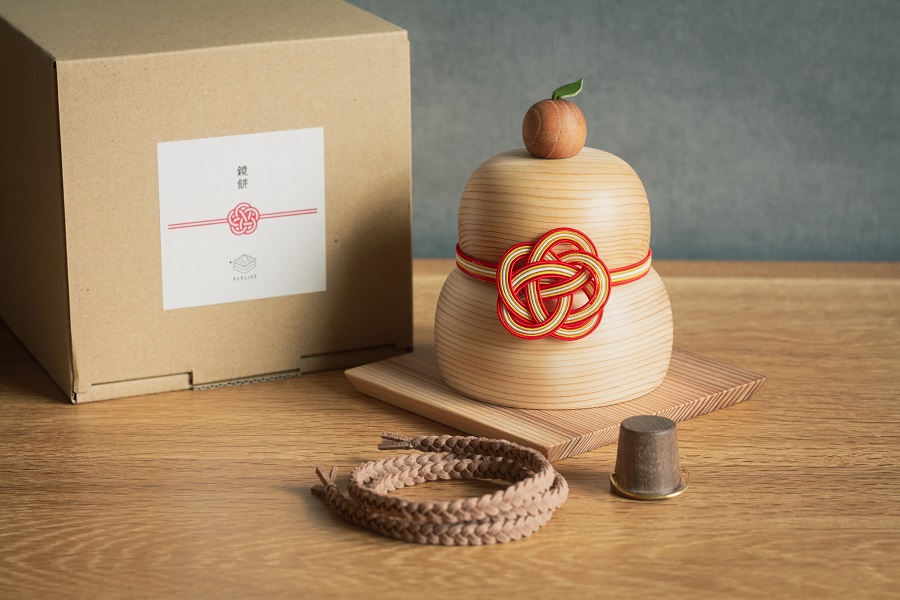 鏡餅 木の鏡餅 インテリア 置物 正月 正月グッズ 化粧箱入り ギフト かわいらしい ひのき 杉 ケヤキ 国産 国産木材使用 木のインテリア 木製インテリア 着せ替え 雪だるまへの変身