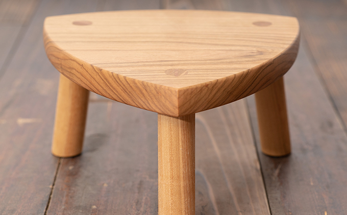 座椅子 椅子 いす 正座椅子 国産 無垢材 木製品 あぐら 正座 横座り 立て膝 インテリア 家具 軽い 持ち運び 足への負担 軽減 安心安全 堅固 リビング 和室