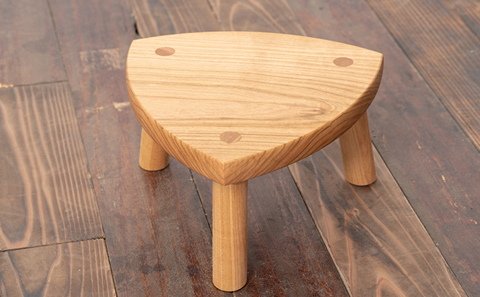 座椅子 椅子 いす 正座椅子 国産 無垢材 木製品 あぐら 正座 横座り 立て膝 インテリア 家具 軽い 持ち運び 足への負担 軽減 安心安全 堅固 リビング 和室