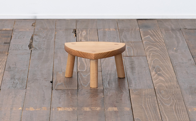 座椅子 椅子 いす 正座椅子 国産 無垢材 木製品 あぐら 正座 横座り 立て膝 インテリア 家具 軽い 持ち運び 足への負担 軽減 安心安全 堅固 リビング 和室