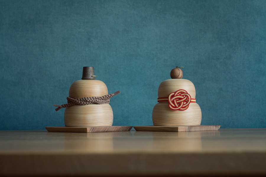 鏡餅 木の鏡餅 インテリア 置物 正月 正月グッズ 化粧箱入り ギフト かわいらしい ひのき 杉 ケヤキ 国産 国産木材使用 木のインテリア 木製インテリア 着せ替え 雪だるまへの変身