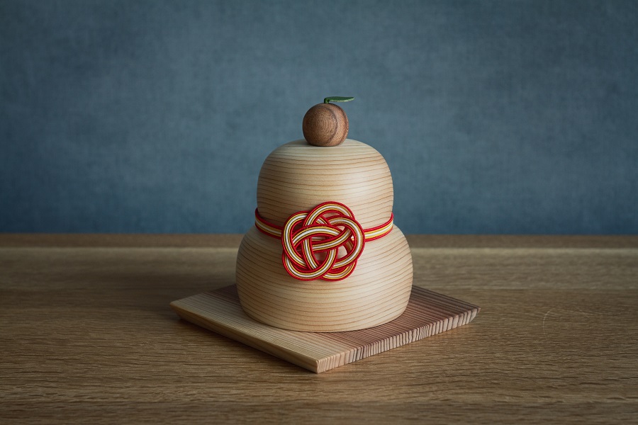 鏡餅 木の鏡餅 インテリア 置物 正月 正月グッズ 化粧箱入り ギフト かわいらしい ひのき 杉 ケヤキ 国産 国産木材使用 木のインテリア 木製インテリア 着せ替え 雪だるまへの変身