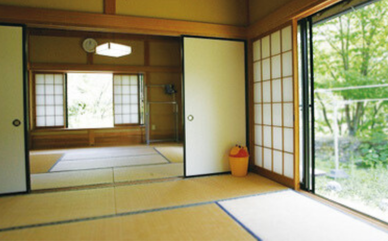 BE02-25H まつたけ小屋 アウトドア広場「梅松苑」 コテージ 平日御宿泊券 5名様まで（食事なし）// 長野県 南信州 古民家 グランピング アウトドア キャンプ コテージ