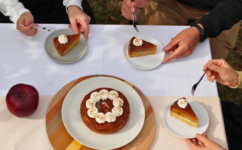 PN02-25D 季節のりんごのタルトタタン ｜長野県産 サンふじ リンゴ 林檎 フランス 本格 スイーツ さくさくタルト 甘さ控えめ 贈答 ギフト 1ホール 冷凍 タルトタタン タルト