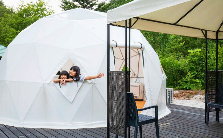 BE01-25H まつたけ小屋 アウトドア広場「梅松苑」ドームテント 平日御宿泊券 4名様まで (食事なし) // 長野県 南信州 ドームテント グランピング アウトドア キャンプ 星空