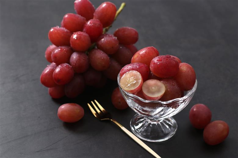 【産地厳選!】長野県産・クイーンルージュ（約1kg）秀品 2026年10月中旬より発送 信州 南信州 高森町 産地直送 果物 くだもの ぶどう 旬のぶどう 山下屋荘介