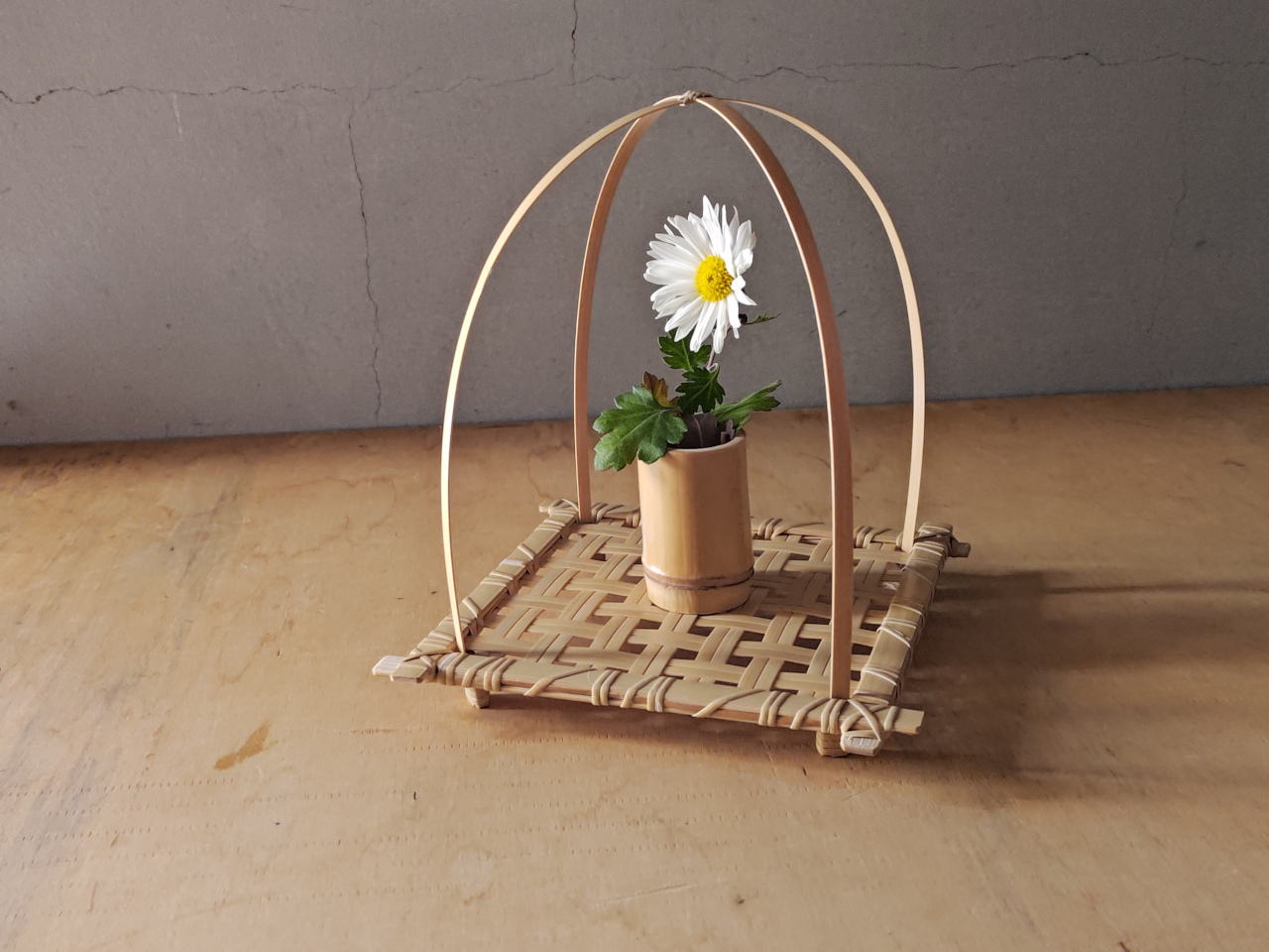 竹細工　四ツ目花台