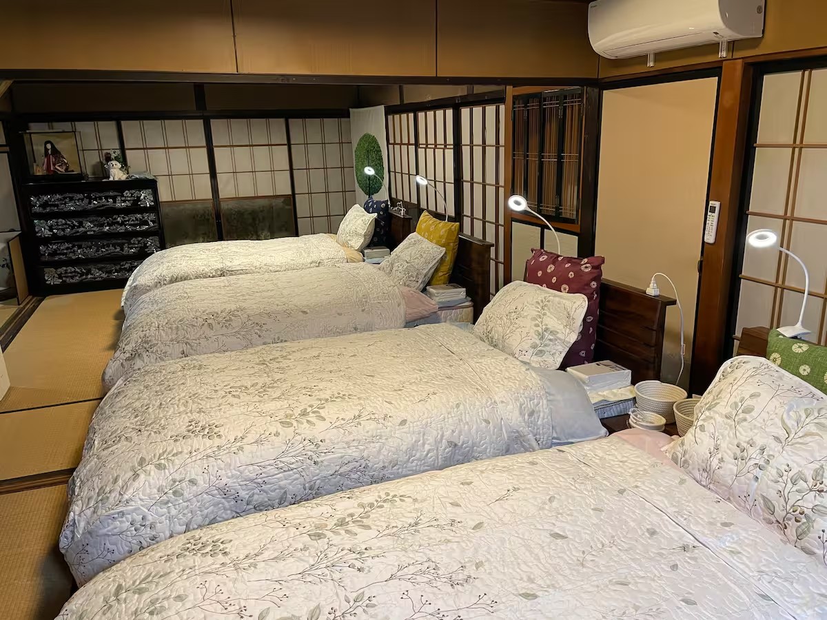 1組限定の宿「古民家民宿オリーブ　『オリーブリーフティーの試飲と鉢植えオリーブのお土産付き１泊プラン（1名～4名）』」