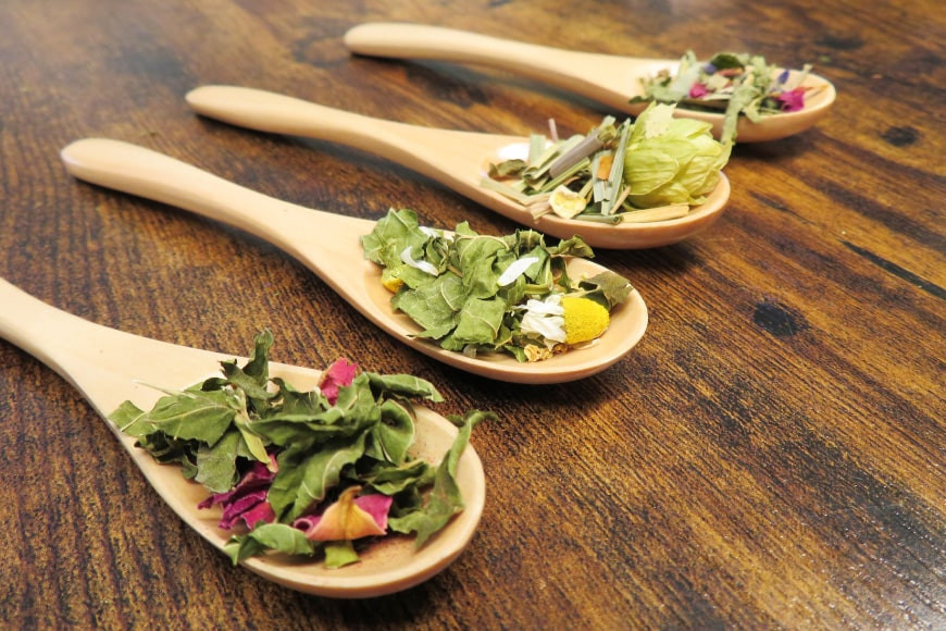 女性におすすめハーブティー4種（リーフタイプ／約80杯分） [ナチュラルマルシェ ソヨソヨ 長野県 池田町 48110830] 飲み比べ セット ハーブティー リラックス メール便