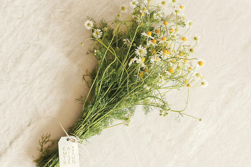 華密恋 国産 カモミールの薬用入浴剤 400mLと50mL×1包 [9日分] [カミツレ研究所 長野県 池田町 48110775]