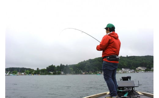 五十嵐誠プロによる『野尻湖バスフィッシングガイド利用