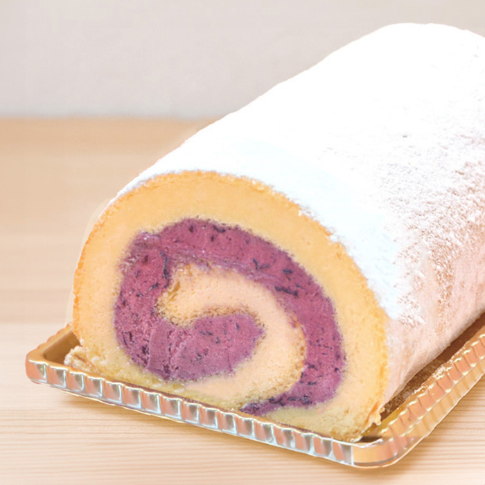 「米粉ロールケーキ ナツハゼ、ブルーベリー、ルバーブ」1