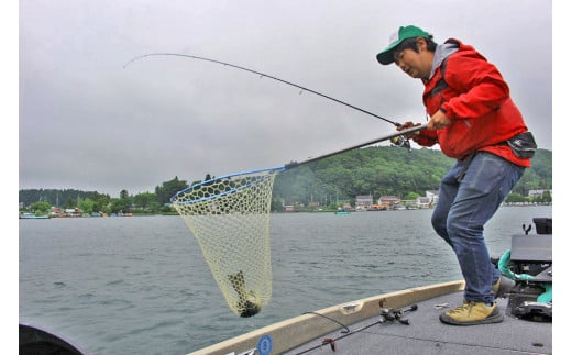 五十嵐誠プロによる『野尻湖バスフィッシングガイド利用