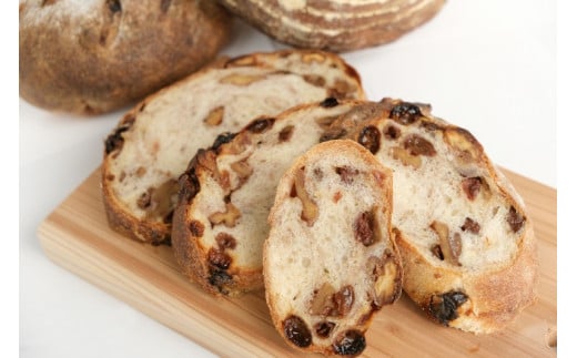 黒姫高原『パン小舎（pangoya）のカンパーニュ＆レーズンと