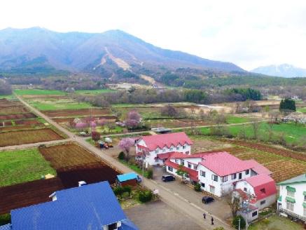 御宿 上倉荘 ＜ 土日祝日 ＞ 限定 1泊2食 ( 2名様分 ) 季節のお土産付き 信州 宿 お宿 宿泊 宿泊券 レジャー 飯綱高原 長野県 飯綱町 [0762]