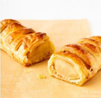 【 冷凍便 】 りんご ながーい アップルパイ 約28cm × 2本 セット 明月堂 配送先は本州限定 信州 リンゴ 林檎 紅玉 お菓子 洋菓子 焼菓子 焼きたて スイーツ パイ ケーキ 自家製 おやつ おいしい 甘味 お取り寄せ 手土産 お祝い 人気 15500円 長野 長野県 飯綱町 [1097]