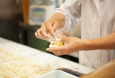 いいづなのおやき 信州名物 おやき 【 15個セット 】 沖縄県への配送不可 七味の会 かぼちゃ りんご 野沢菜 切干大根 なす つぶあん 食べ比べ 冷凍食品 レンジ 調理 レンジでチン スイーツ おやつ 菓子 朝ごはん 朝食 軽食 取り寄せ 冷凍 まんじゅう 饅頭 長野県 飯綱町 北信地方 [1166]