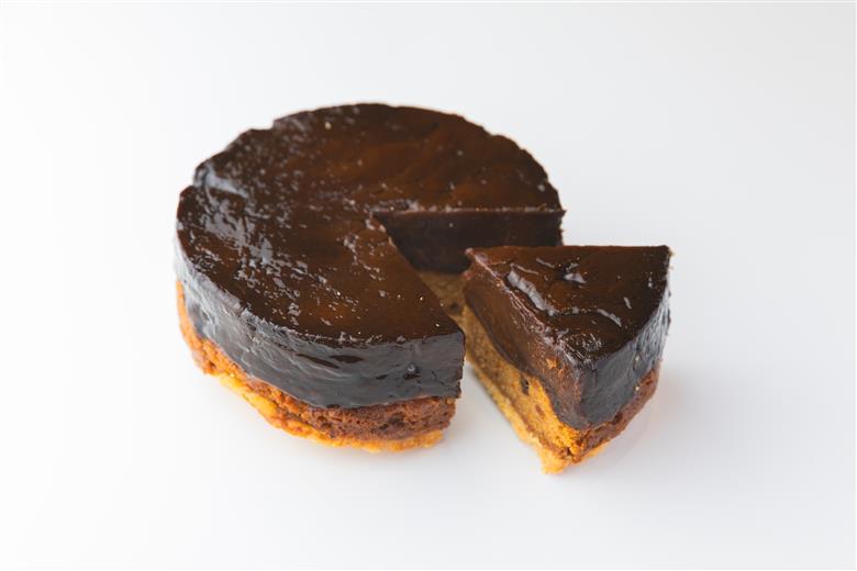 【 約15個のりんごを使用した究極のタルトタタン 】信州 飯綱町産 季節のりんご 使用 タルトタタン ( ホール 5号 15cm ) 泉が丘喫茶室 お菓子 ケーキ タルト りんご リンゴ 林檎 スイーツ ギフト 冷凍 クール便 沖縄県への配送不可 17000円 廃校カフェ いいづなコネクト EAST 長野県 飯綱町 [1593]