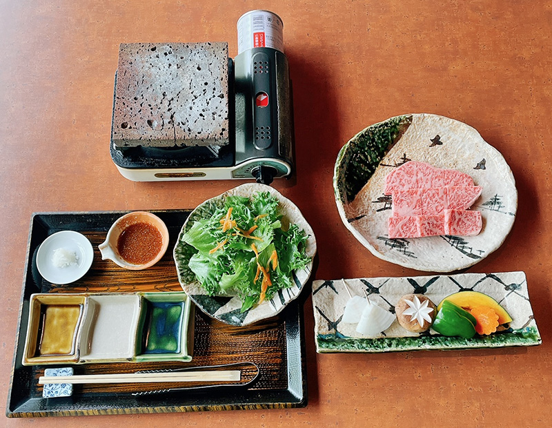 肉匠一鉄 名産飛騨牛 極上溶岩石焼ランチコース　お一人様 お食事券【予約制】