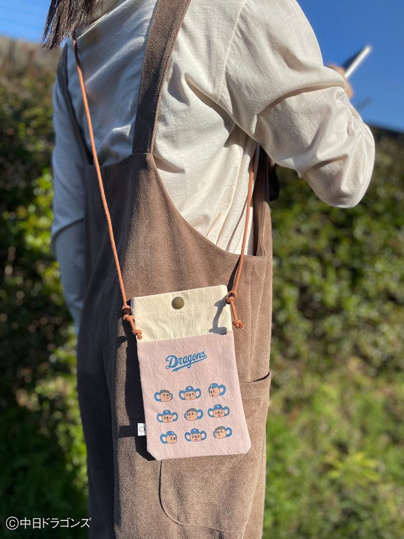 【中日ドラゴンズとのコラボアイテム】のこり染×ドアラスマホショルダー　あずき