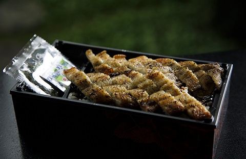 【うなぎ】老舗料亭のしろまぶし（希少な白焼のひつまぶし）　一人折