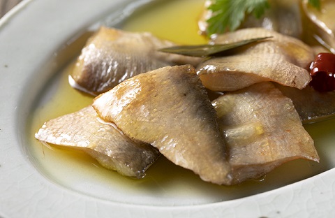 鮎アヒージョ　岐阜の清流「長良川」の鮎を使っています