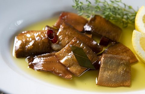 スモーク鮎アヒージョ　岐阜の清流「長良川」の鮎を使用しています