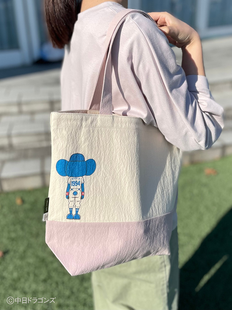 【中日ドラゴンズとのコラボアイテム】のこり染×ドアラトートバッグ（全身ドアラデザイン）　あずき