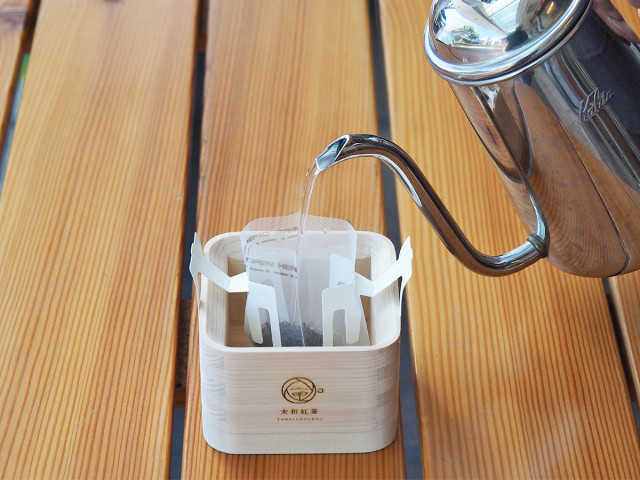 ひのきの香りとともに味わう大和紅茶(やまとこうちゃ)