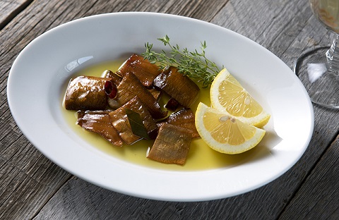 スモーク鮎アヒージョ　岐阜の清流「長良川」の鮎を使用しています