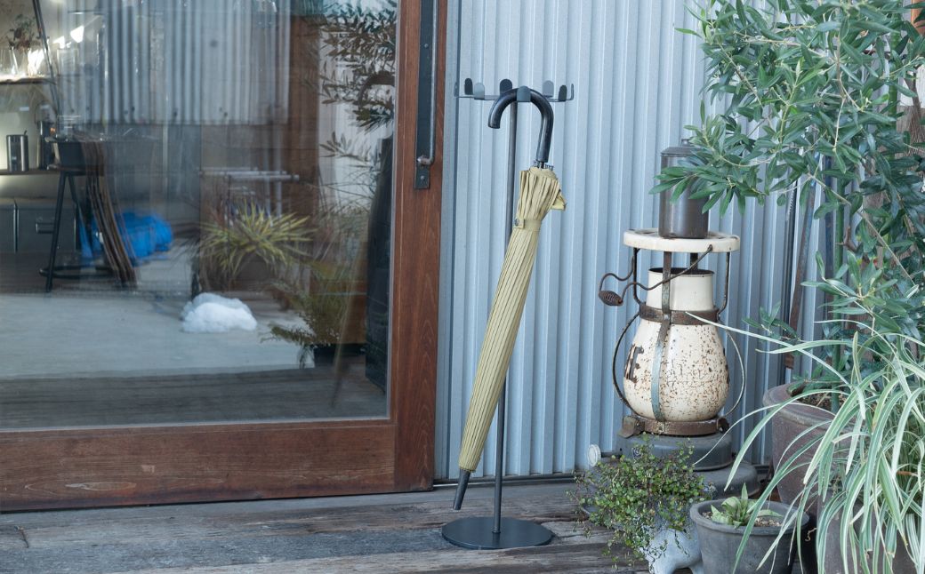 PARASOL STAND ≪選べるカラー≫ 家具 パラソルスタンド 傘立て パラソル 傘 アイアン スチール 鉄製 金属製 アンティーク レトロ インテリア モダン シンプル ミニマル スタイリッシュ 店舗用 業務用 カフェ 日本製 国産 黒 ブラック シルバー 67000円 6万7千円 佐久間工業 SIKAKU 岐阜県 大垣市 シルバー